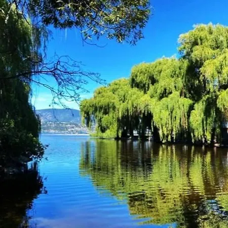 Serene Waterfront Escape With Pool, Hot Tub & Breathtaking Views - Pet Friendly Kelowna Exterior photo