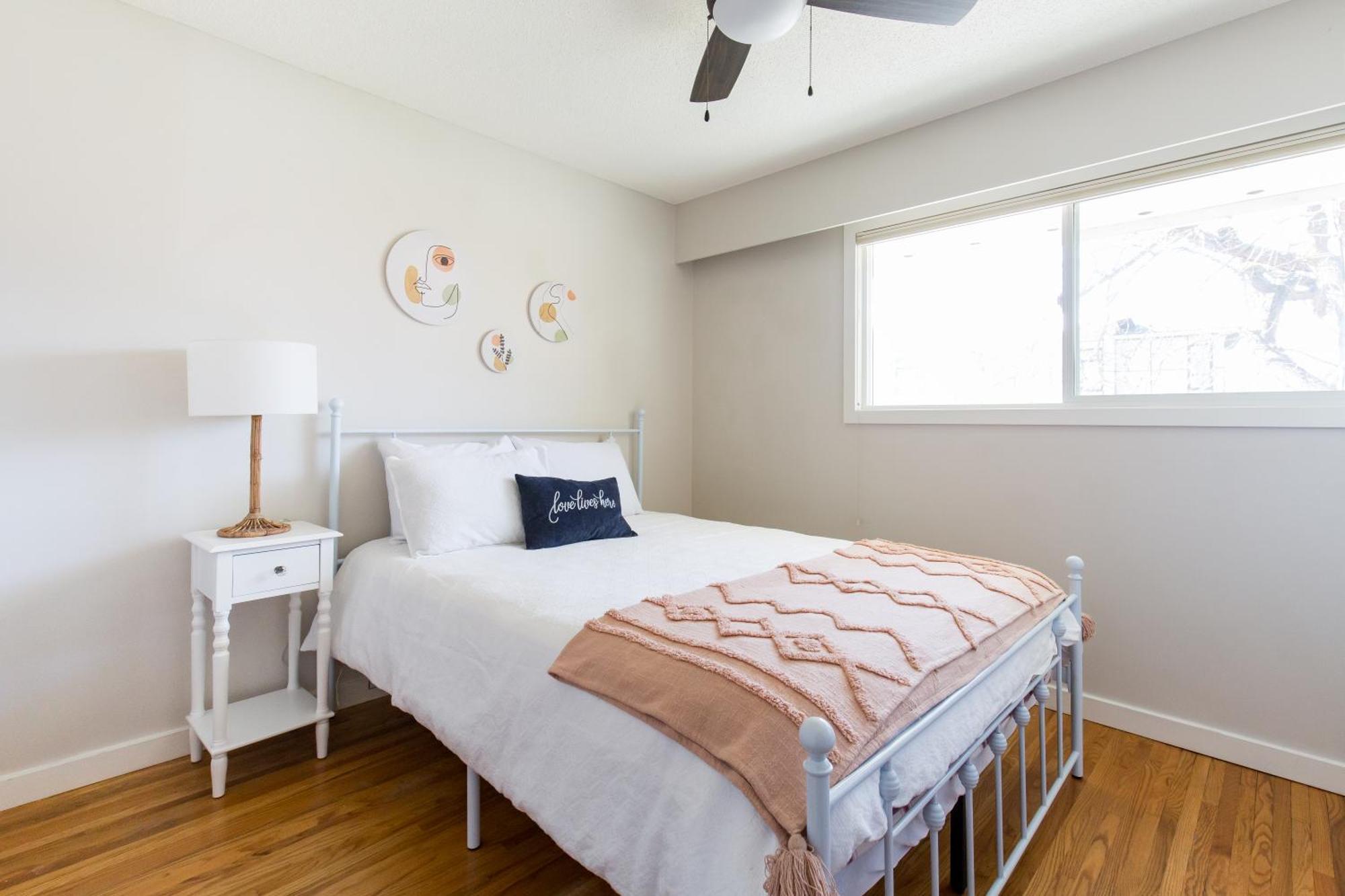 Holiday home Serene Waterfront Escape With Pool, Hot Tub & Breathtaking Views - Pet Friendly Kelowna