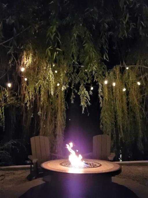 Serene Waterfront Escape With Pool, Hot Tub & Breathtaking Views - Pet Friendly Kelowna