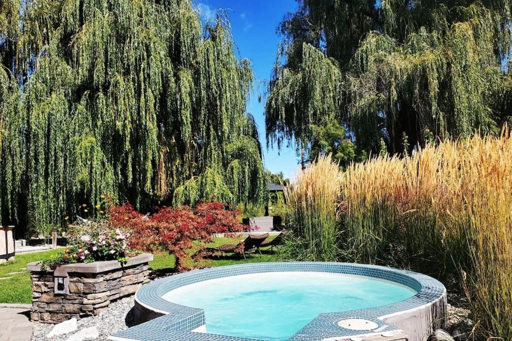 Serene Waterfront Escape With Pool, Hot Tub & Breathtaking Views - Pet Friendly *