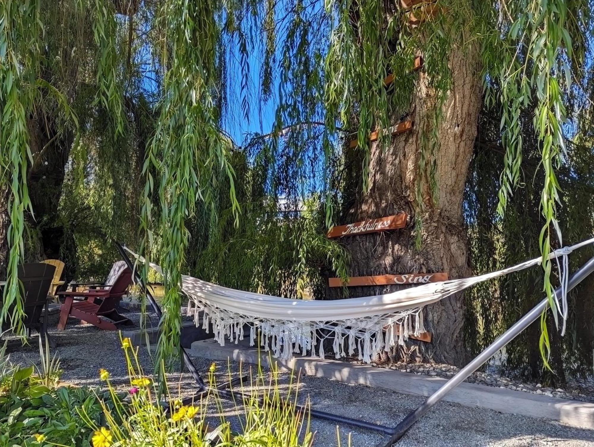 Holiday home Serene Waterfront Escape With Pool, Hot Tub & Breathtaking Views - Pet Friendly Kelowna